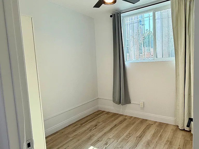 2622 N Lime Ave — Photo 7