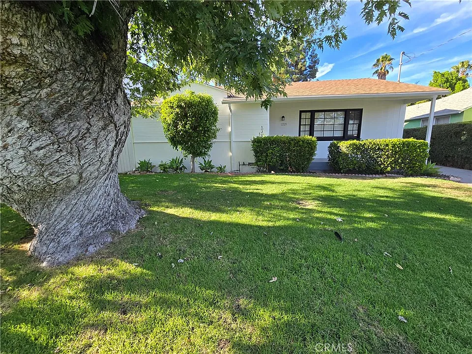 12329 Emelita St