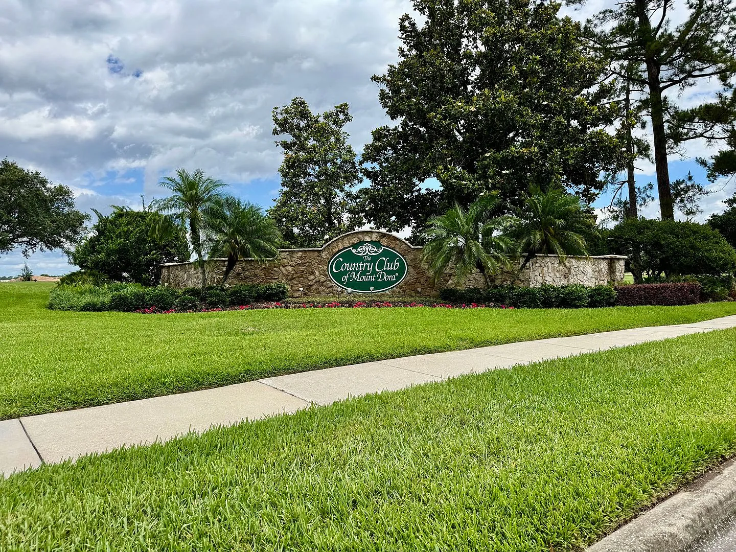 Immaculate 2 Bedroom / 2 Bathroom In Country Club Of Mount Dora! — Photo 2