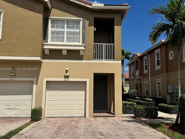 5819 Hampton Hills Blvd — Photo 1