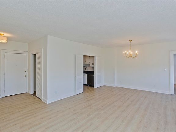 4th image of 140 Chestnut St APT 404