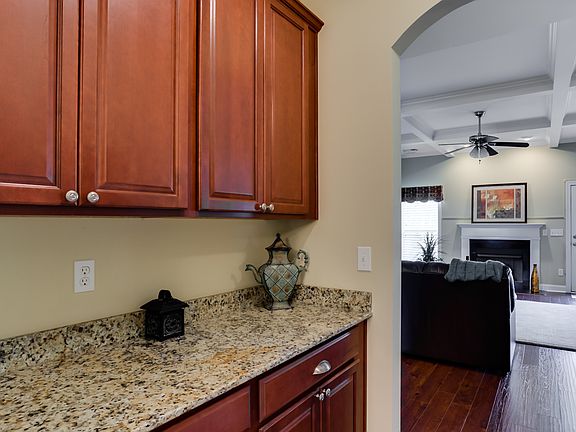 Butler's Pantry/ Bar Area