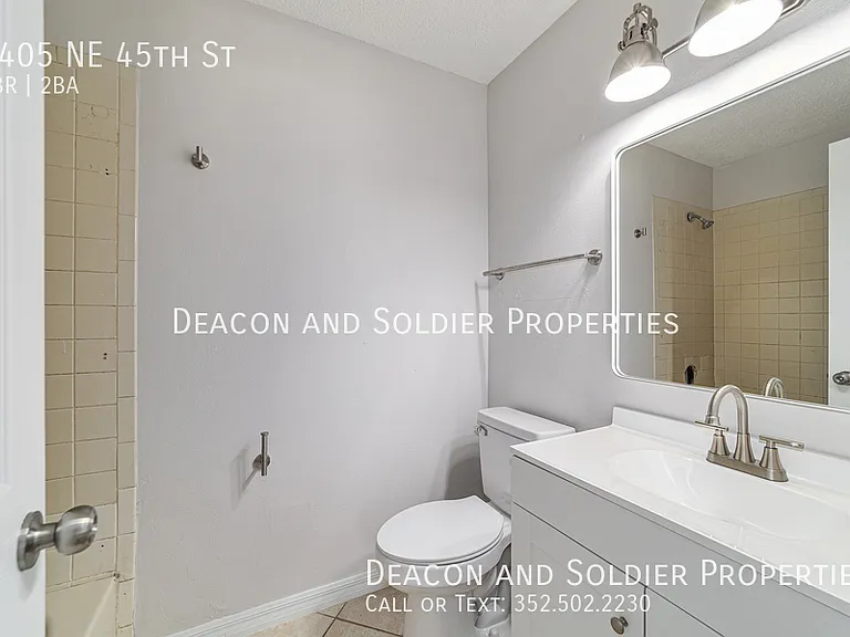 3405 NE 45th St — Photo 16