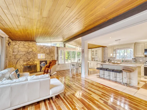 990 Kinsac St, Coquitlam, BC V3J 4V1