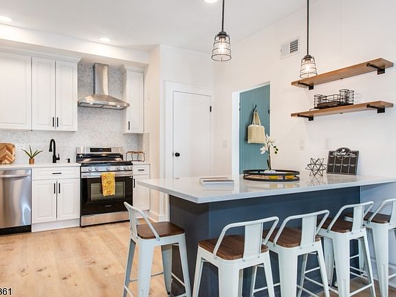 4th image of 363 Marlboro Rd