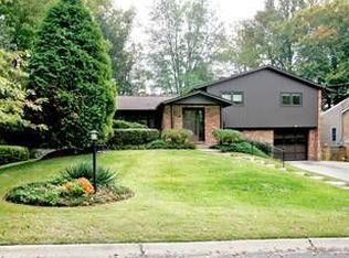 7008 Richard Dr, Bethesda, MD 20817