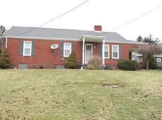 21 Fayette St, Burgettstown, PA 15021