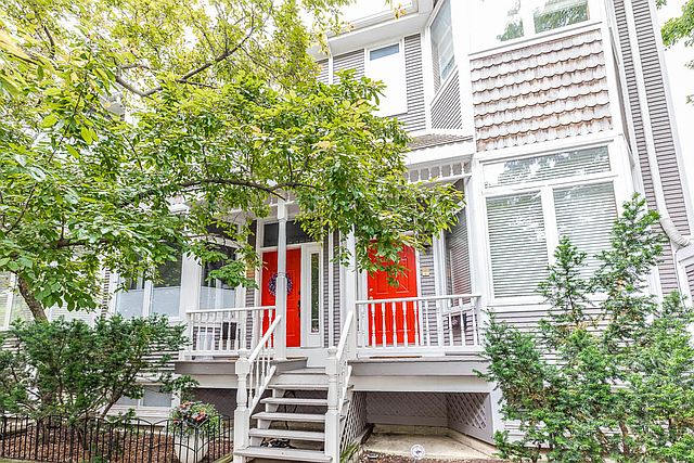 1st image of 1009 W Dickens Ave #09