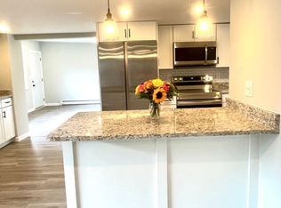 84 Tuttle Ln #B, Greenland, NH 03840