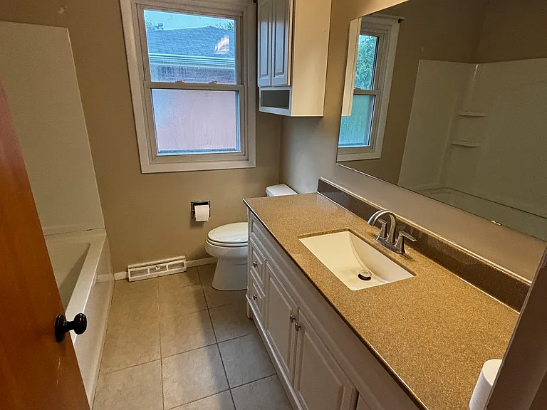 621-623 W Timothy Dr #621 — Photo 1