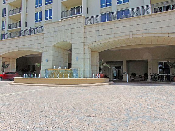04 Marriott Resort Entrance