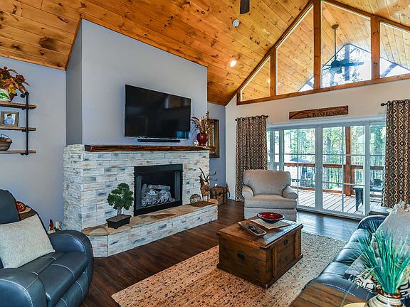 Image 3: Living room