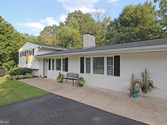4th image of 3459 Little Hunting Creek Dr