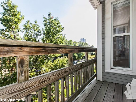 3rd image of 1043 W Grace St #624