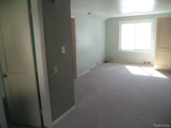 5th image of 1465 Grant Ave