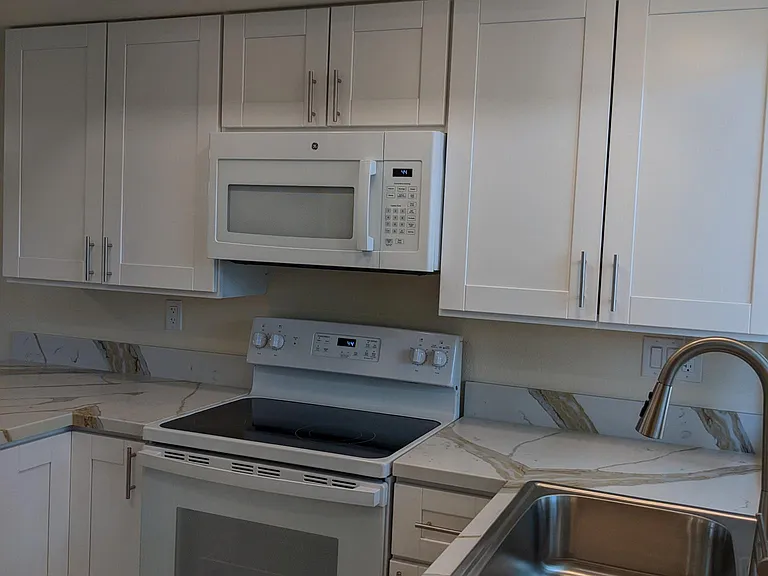 5637 Lake Park Way #6 — Photo 17