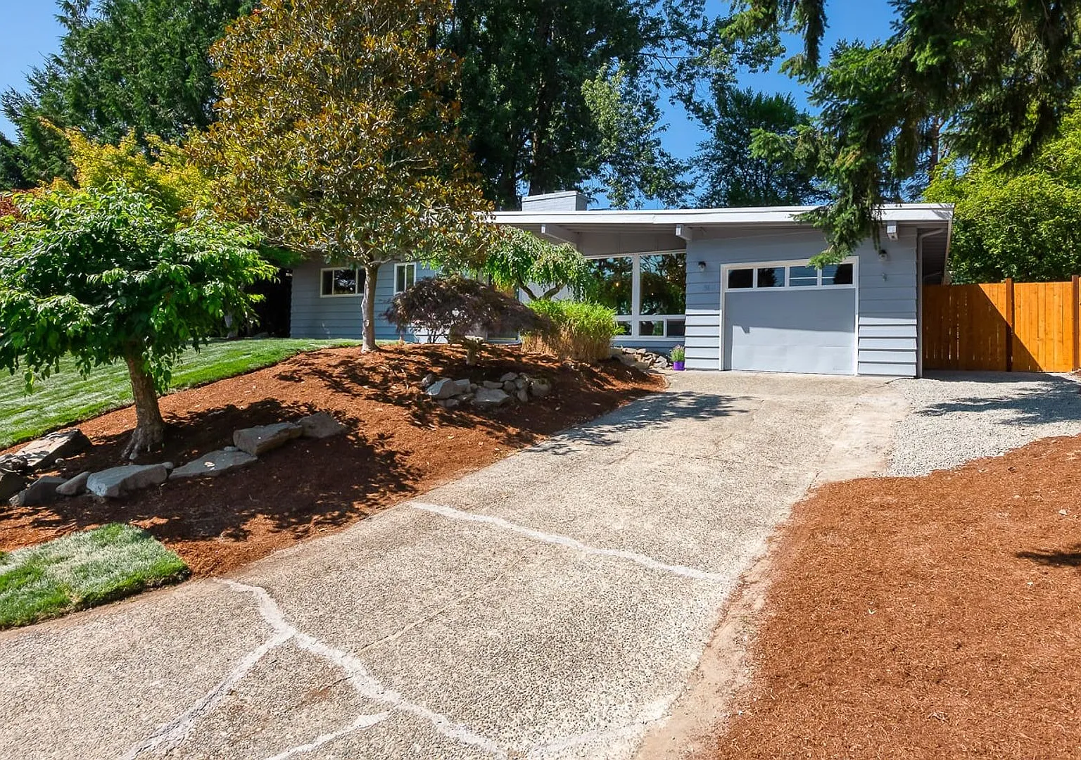 Newly Remodeled 3 Bed 1 Bath Rambler in Bellevue — Photo 2