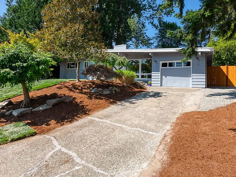 15618 NE 1st Pl — Photo 2