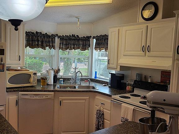 3rd image of 266 Osprey Ln