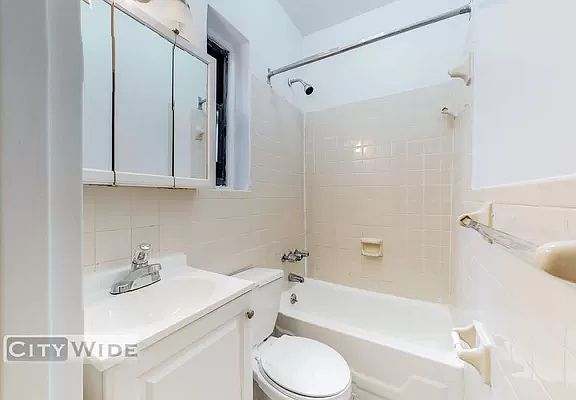 5th image of 158 E 82nd St APT 5C