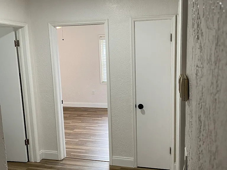 825 Wessex Pl — Photo 6