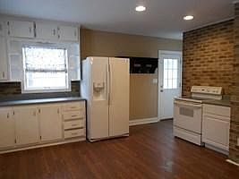 3rd image of 56 Eastmans Aly