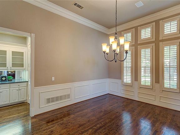 5th image of 2608 Lawton Ln
