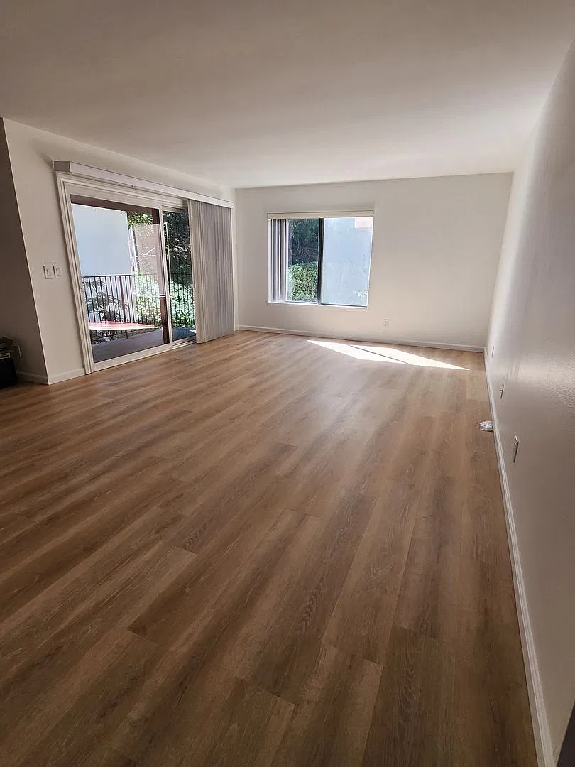 Hillcrest 2 bedroom 2 bath, just totally remodeled, 3 parking (incl garage) — Photo 1