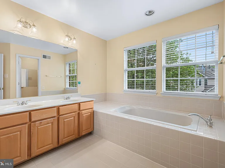 530 Limerick Cir — Photo 21
