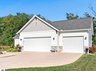 11596 Sessions Dr, Grand Rapids, MI 49534