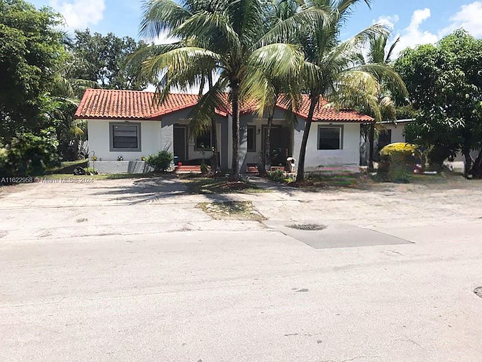 1st image of 401-405 NE 141st St