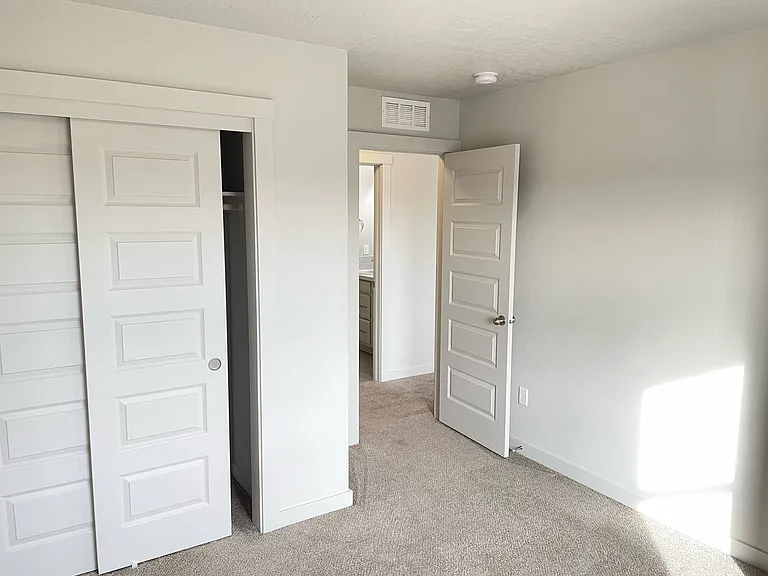 236 W Wausau St — Photo 16