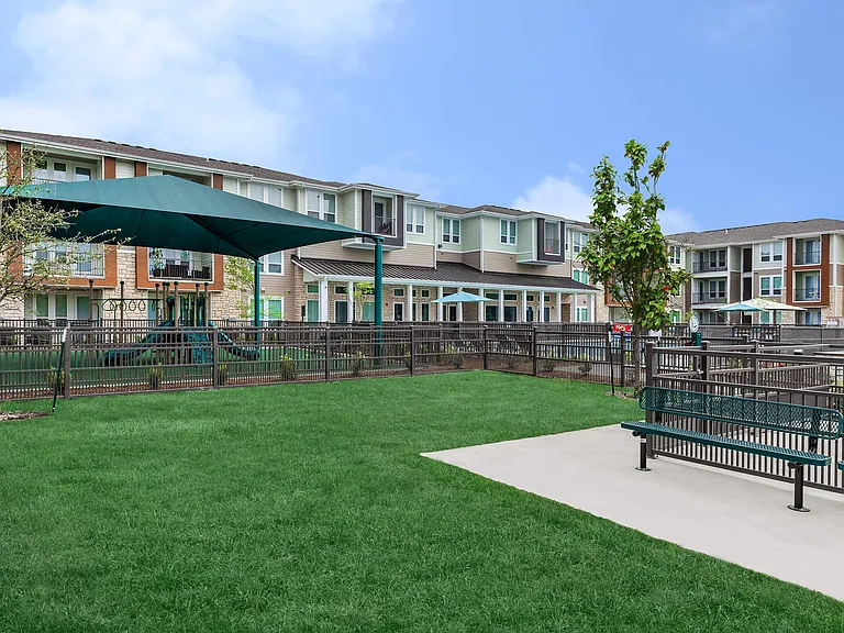 Green Oaks Apartments — Photo 13