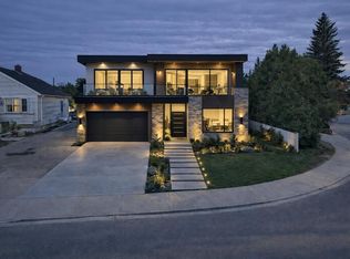 12436 Saint Albert Trl NW, Edmonton, AB T5L4H1