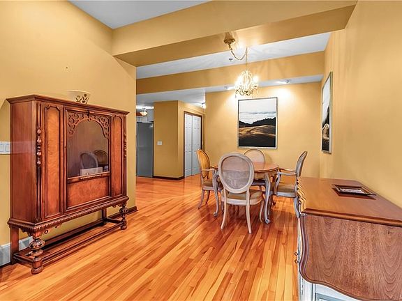 2nd image of 233 Richmond Ave