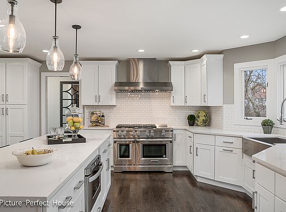 2nd image of 4060 Broadmoor Cir