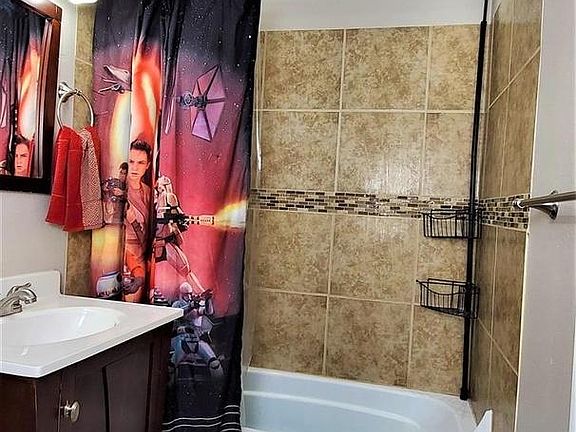 4th image of 645 Tibbett St