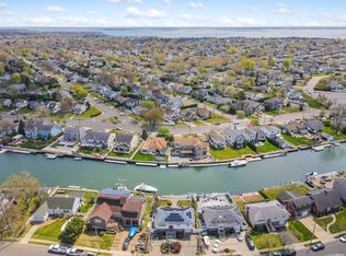 77 Beach Rd, Massapequa, NY 11758