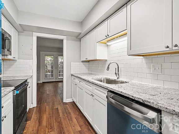 5th image of 2705 N Center St APT 2