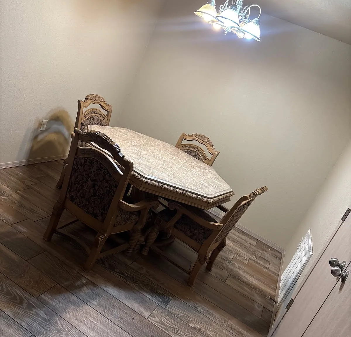3 bed, 1200 sqft, $1,200 — Photo 4