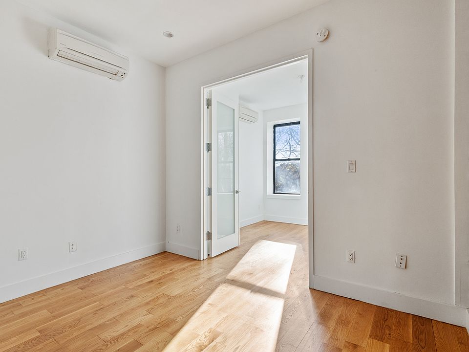 1st image of 865 Halsey St #2R