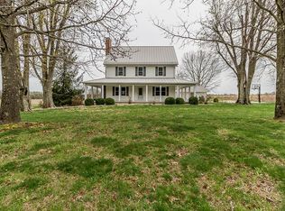 1832 N Rocky Comfort Rd, Makanda, IL 62958