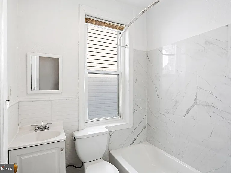 2420 W Jefferson St — Photo 10