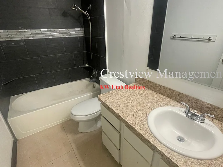 Washington Terrace 8-Plex — Photo 11