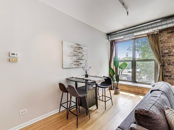 5th image of 1735 W Diversey Pkwy APT 206
