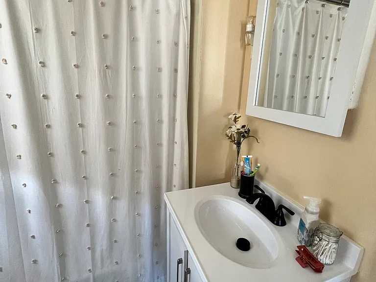 614 W Broad St #1 — Photo 3