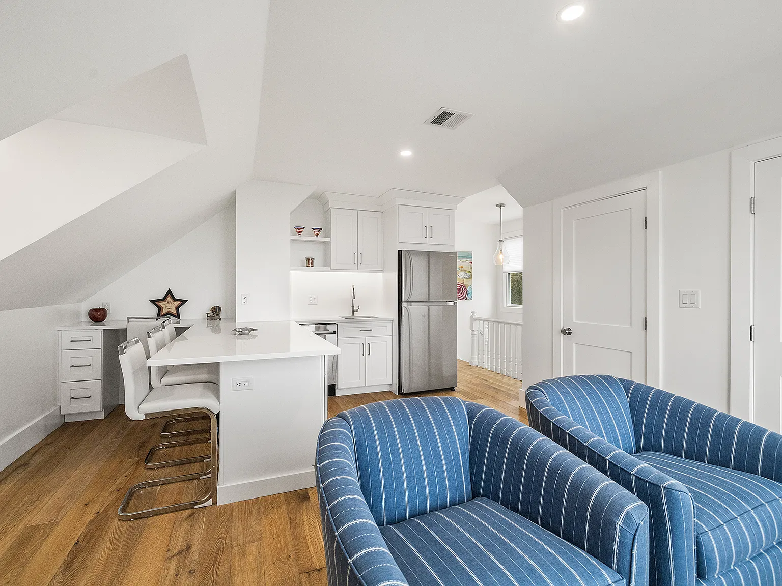 1 bed, 700 sqft, $1,800 — Photo 1