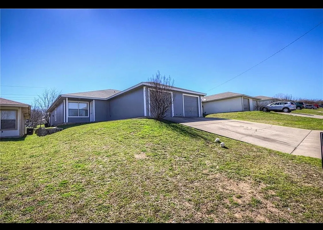 3 bed, 1425 sqft, $1,500 — Photo 4