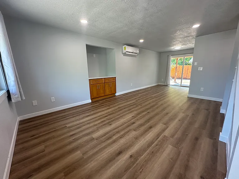 1730 NE Darby St — Photo 4