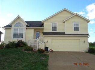 613 E Hawthorn St, Gardner, KS 66030